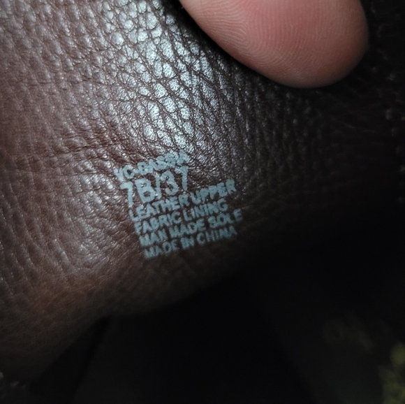 VINCE CAMUTO | Dassia leather burnished toe & heel buckle heeled boots - Picture 9 of 9